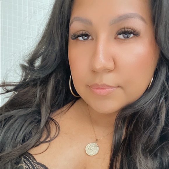 Meet your Posher, Andrea - Picture 2 of 6